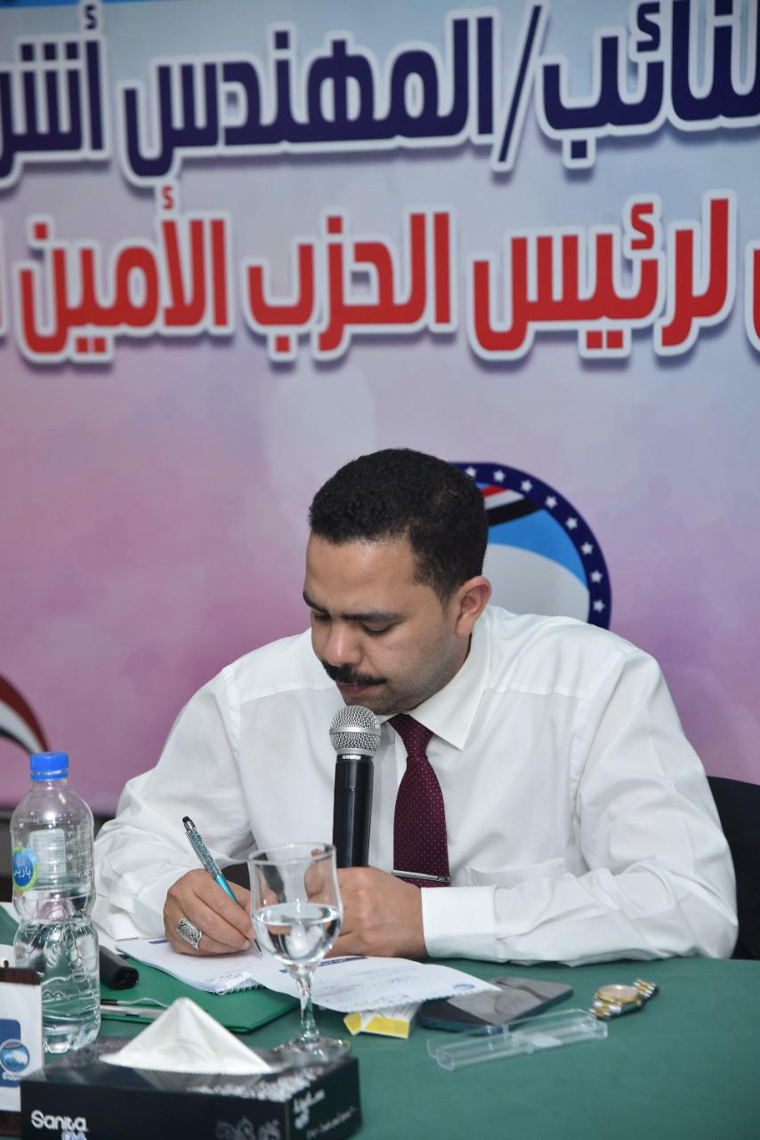 جانب من زيارة المهندس أشرف رشاد للوادي الجديد (10)