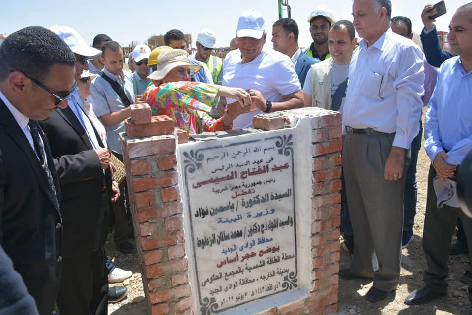 وضع حجر أساس محطة الطاقة الشمسية بمجمع المصالح الحكومية الممكين (2)