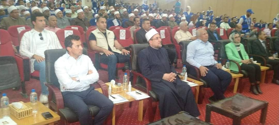 وزيري الشباب والاوقاف يطلقان أولى فعاليات اللقاء المفتوح للعلماء والمثقفين من الوادي الجديد (1)