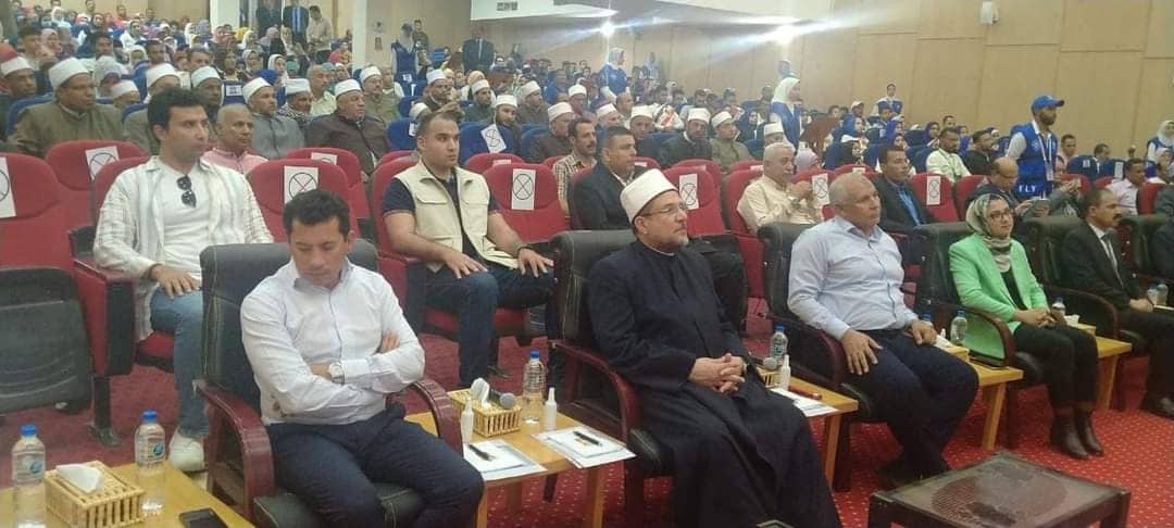 وزيري الشباب والاوقاف يطلقان أولى فعاليات اللقاء المفتوح للعلماء والمثقفين من الوادي الجديد (3)