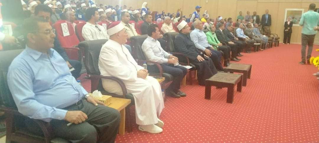 وزيري الشباب والاوقاف يطلقان أولى فعاليات اللقاء المفتوح للعلماء والمثقفين من الوادي الجديد (5)