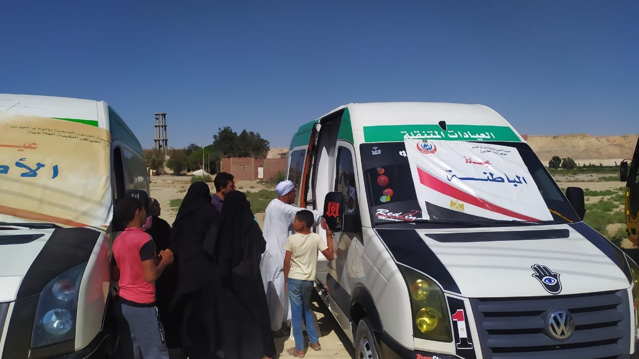 قافلة طبية مجانية بقرى النهضة بالفرافرة (2)