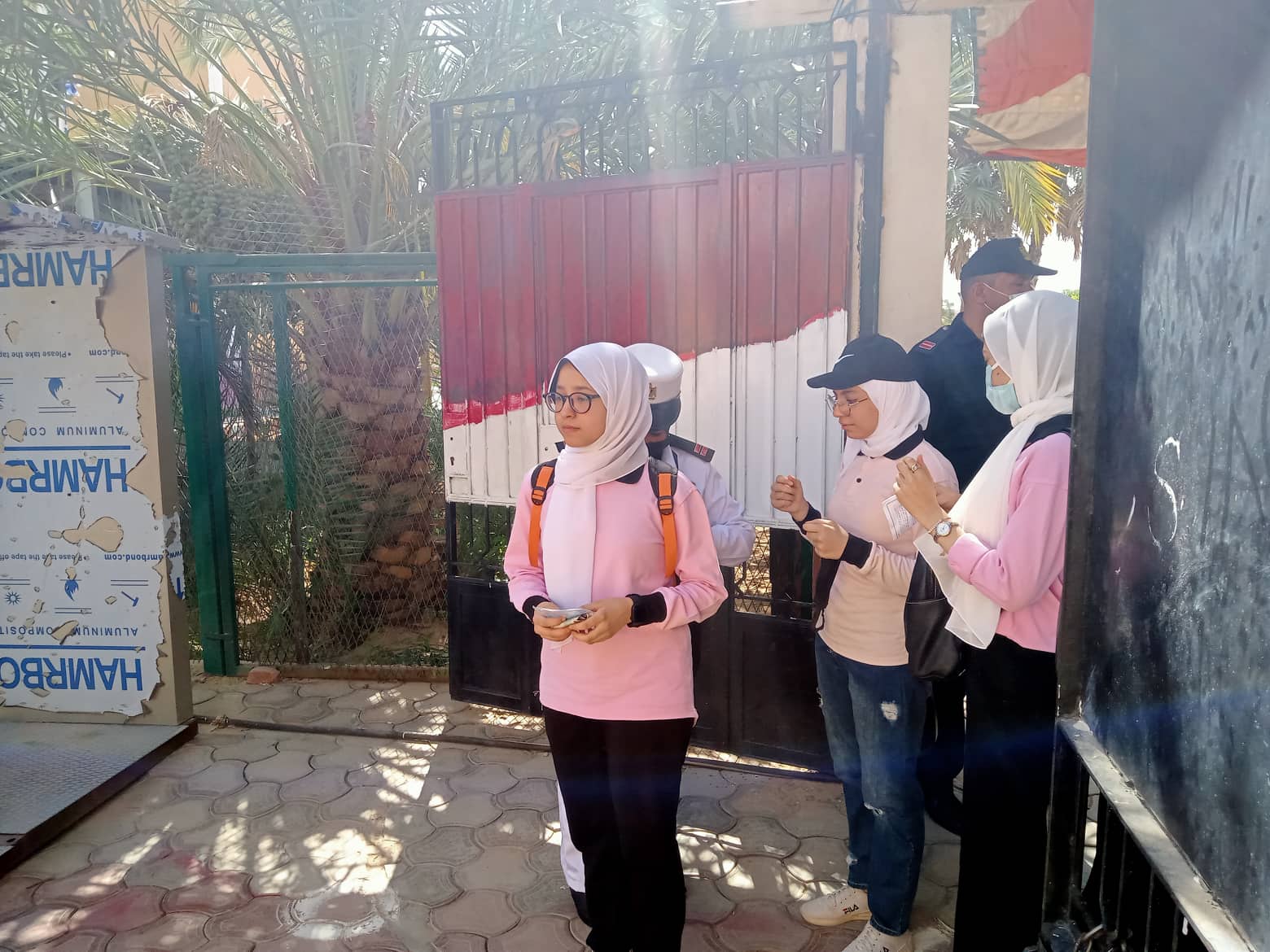 عصا الكترونية وبوابات تعقيم بلجان الثانوية العامة في الوادي الجديد (3)