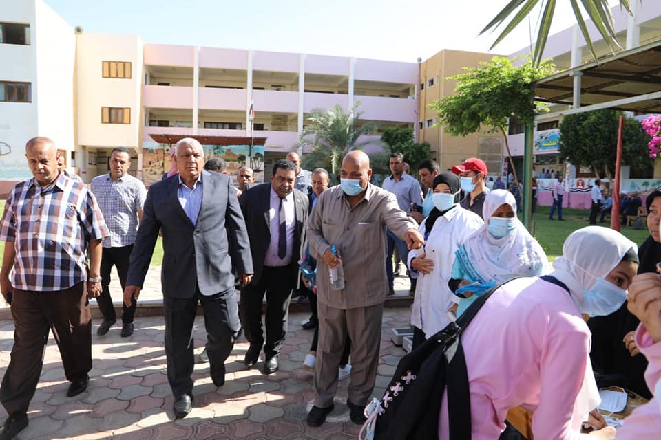 محافظ الوادي الجديد يتفقد لجان الثانوية العامة (2)