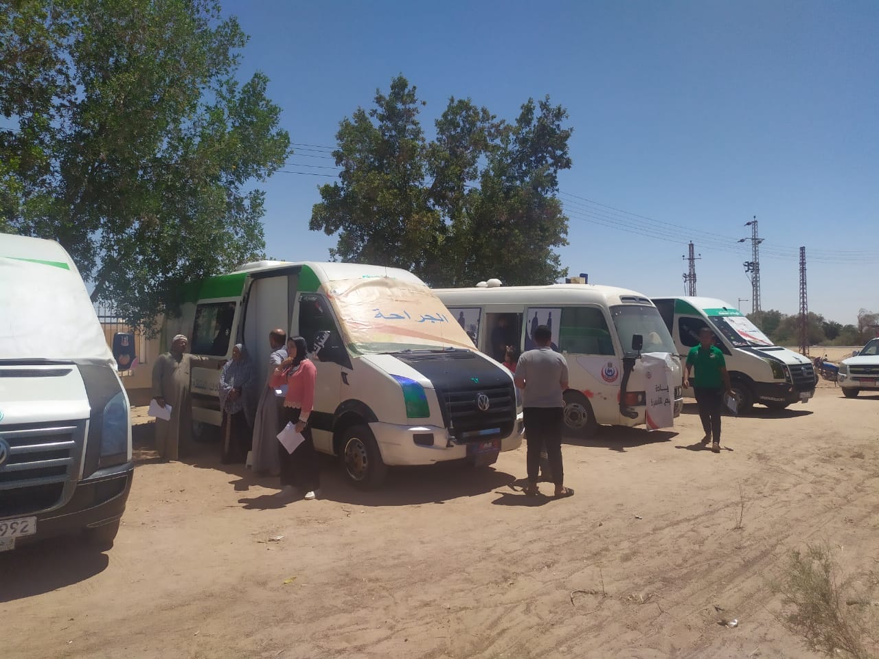 الكشف بالمجان على 224 مواطنا خلال قافلة طبية بالوادي الجديد (3)