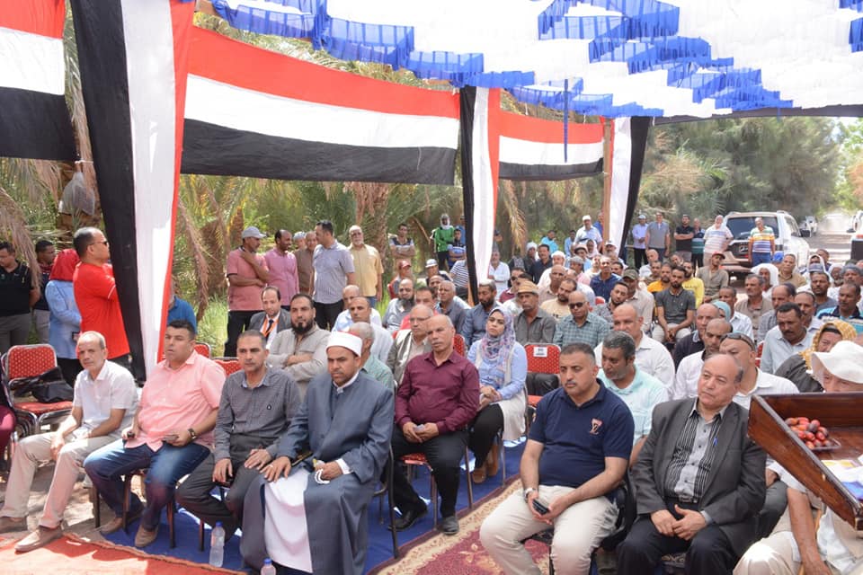 محافظ الوادي الجديد يفتتح موسم حصاد التمور ويُطلق المبادرة المجتمعية اتقوا النار ولو بشقّ تمرة (1)