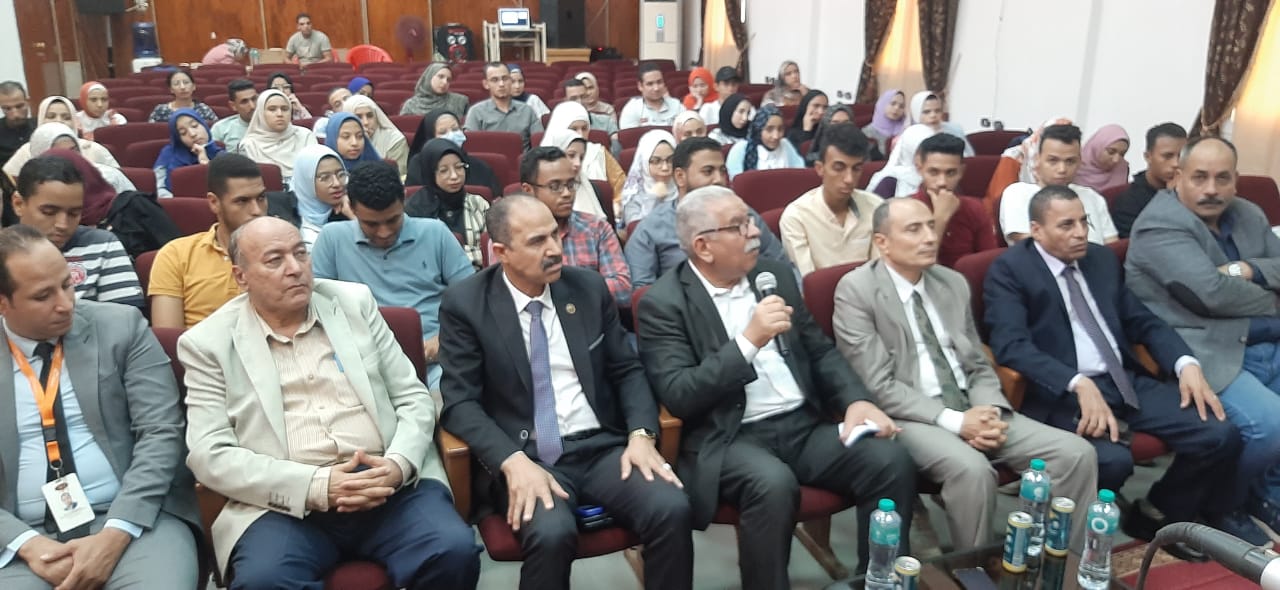 قيادات حزب مستقبل وطن بالوادي الجيدد يشاركون في ورشة عمل عن سوق العمل (2)