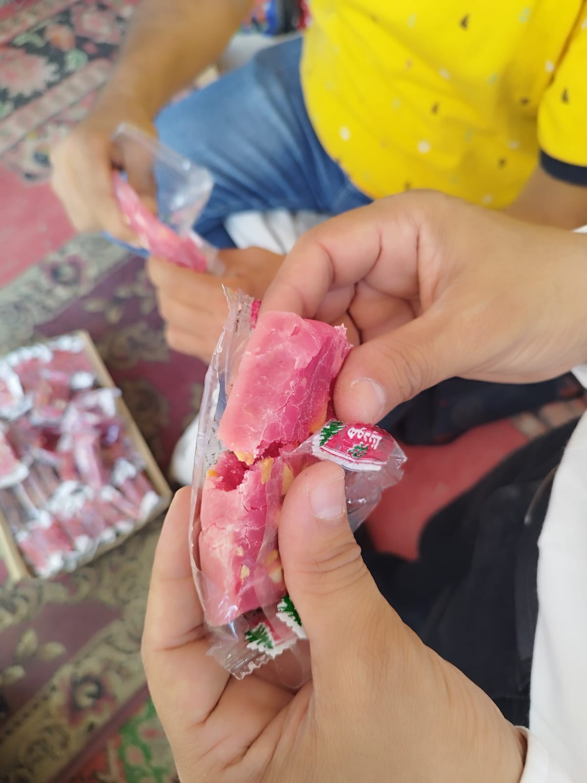 إعدام كمية من حلوى المولد النبوي في حملة لحماية المستهلك بالوادي الجديد (1)