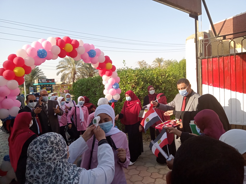 مدارس الوادي الجديد تستقبل طلابها بالزينة (1)