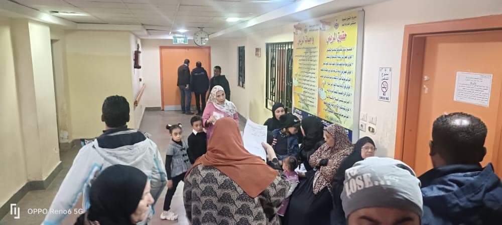 قافلة مصطفى محمود توقع الكشف الطبي على 1097 حالة مرضية بالوادي الجديد (2)