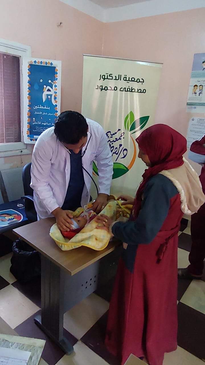 قافلة مصطفى محمود توقع الكشف الطبي على 1097 حالة مرضية بالوادي الجديد (3)