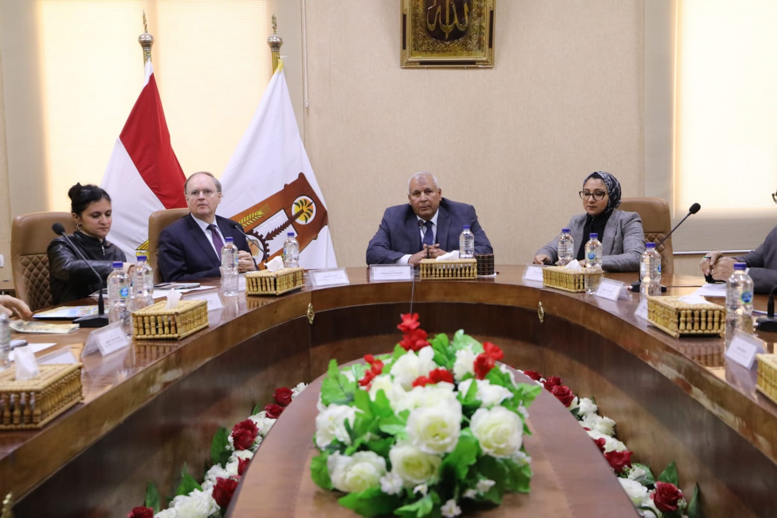 محافظ الوادي الجديد يستقبل سفير الإتحاد الأوروبي في مصر (3)