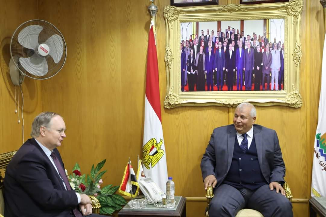 محافظ الوادي الجديد يستقبل سفير الإتحاد الأوروبي في مصر (7)
