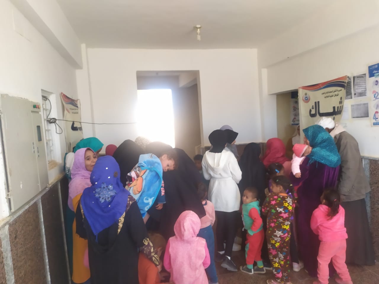 جانب من قافلة طبية بقرى الأربعين بمركز باريس (2)