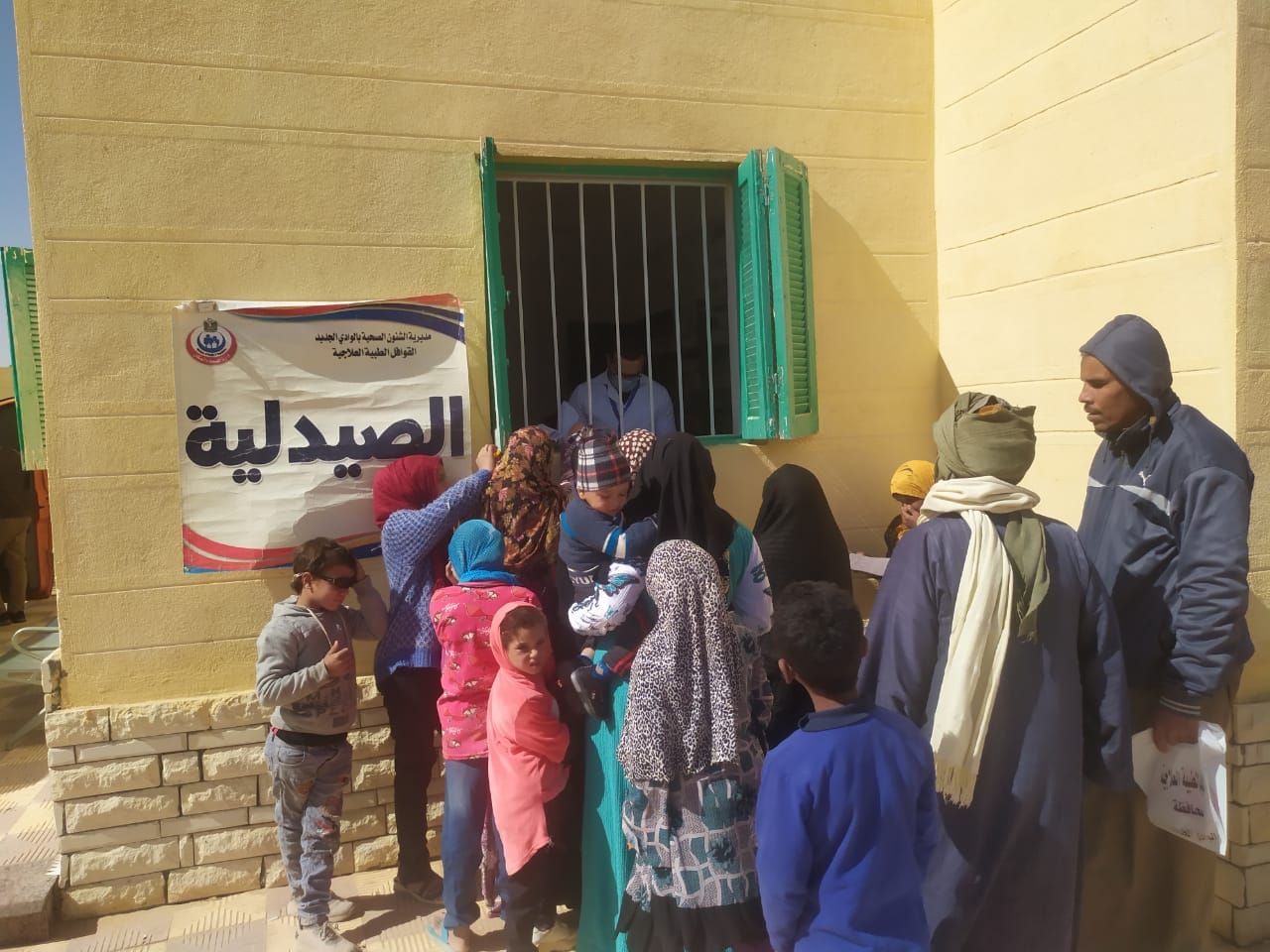 جانب من قافلة طبية بقرى الأربعين بمركز باريس (3)