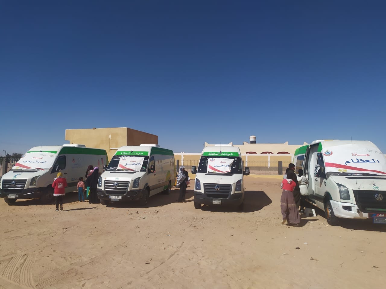 جانب من قافلة طبية بقرى الأربعين بمركز باريس (4)
