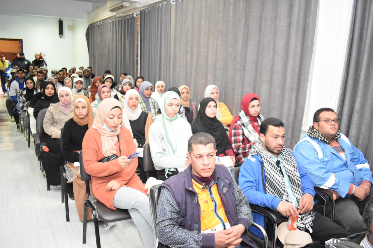 الوادي الجديد تستقبل رحلة بحثية وكشفية من علوم الأرض (4)