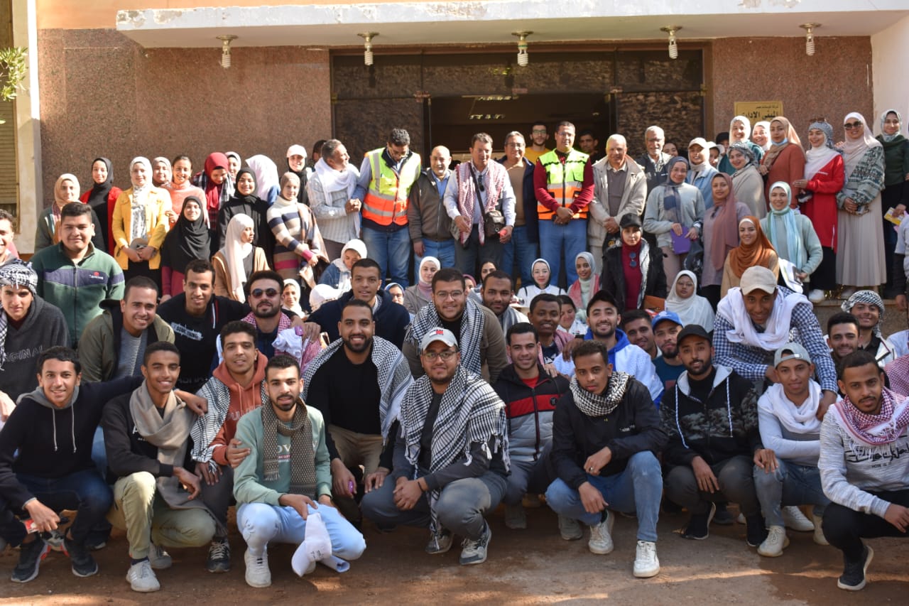الوادي الجديد تستقبل رحلة بحثية وكشفية من علوم الأرض (8)