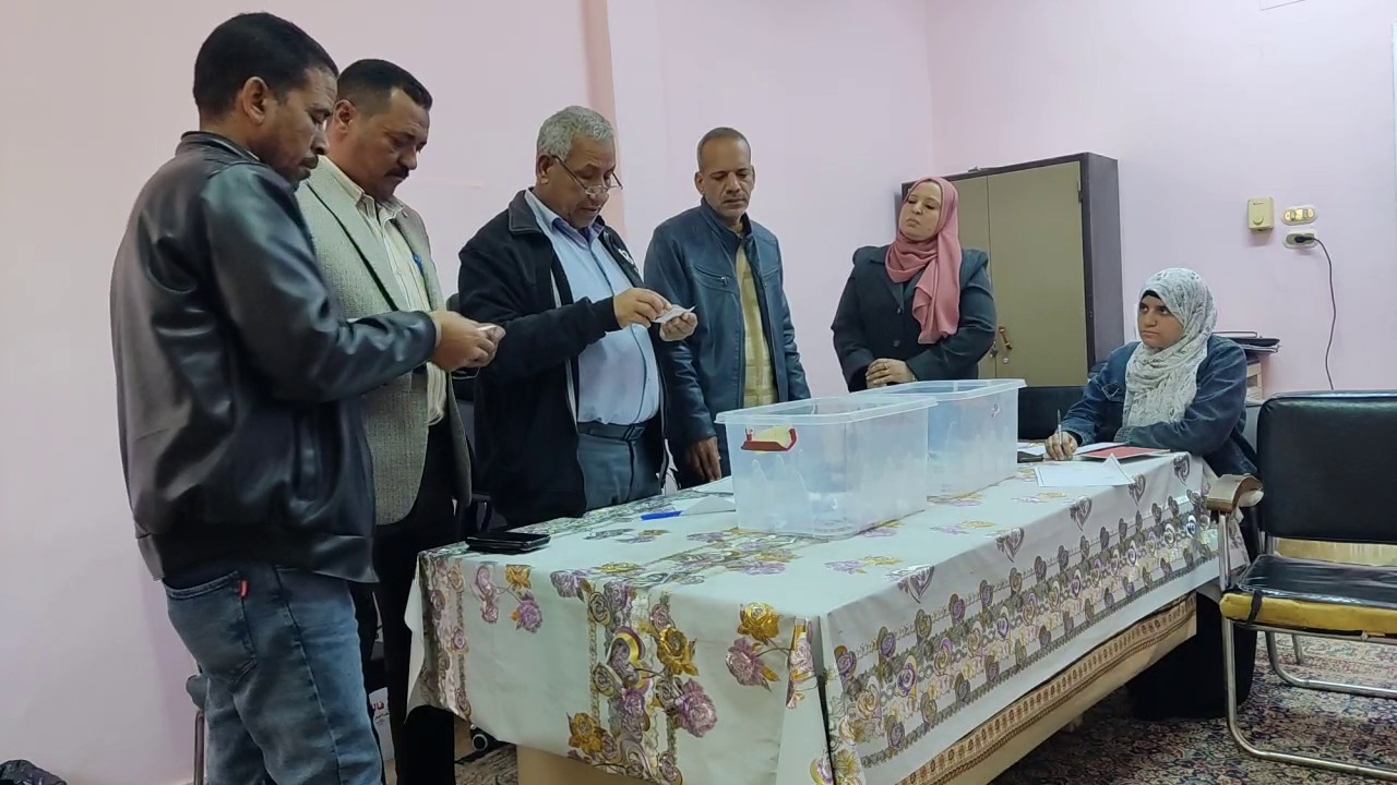 الوادي الجديد تجري قرعة لتوزيع المنازل الريفية بقرية الخرطوم (3)