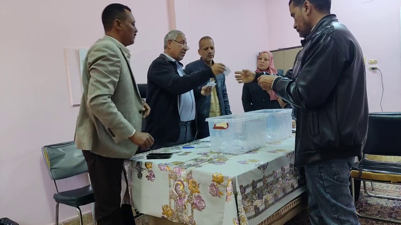 الوادي الجديد تجري قرعة لتوزيع المنازل الريفية بقرية الخرطوم (4)
