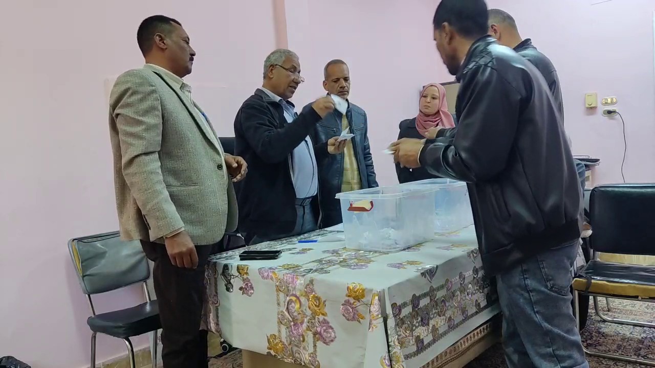 الوادي الجديد تجري قرعة لتوزيع المنازل الريفية بقرية الخرطوم (5)