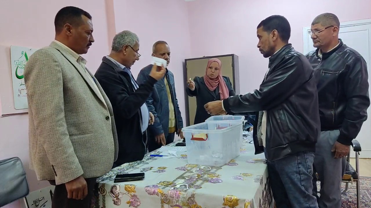 الوادي الجديد تجري قرعة لتوزيع المنازل الريفية بقرية الخرطوم (8)