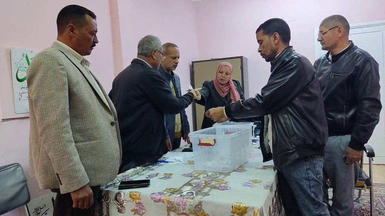 الوادي الجديد تجري قرعة لتوزيع المنازل الريفية بقرية الخرطوم (9)