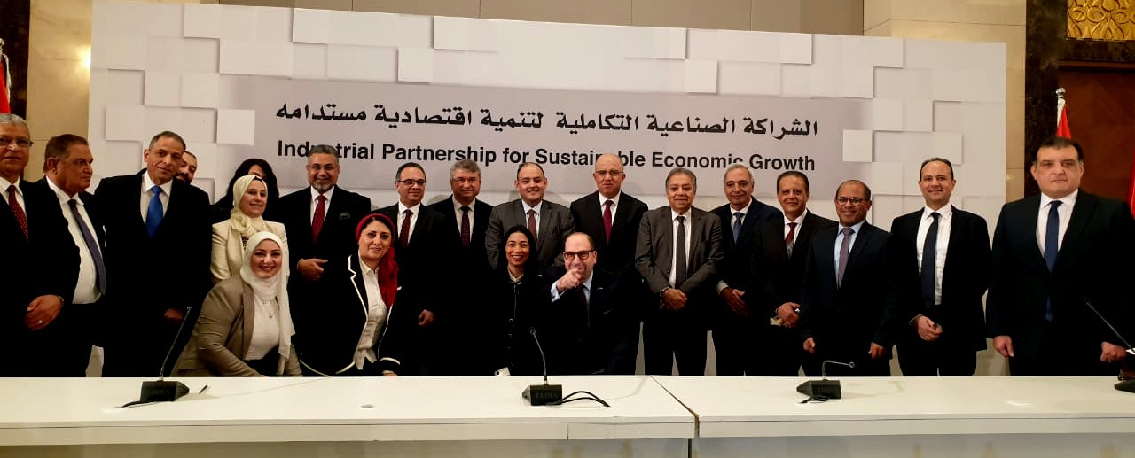 فوسفات مصر توقع عقود عمل مع الإمارات لإقامة مصنع كيماويات (3)