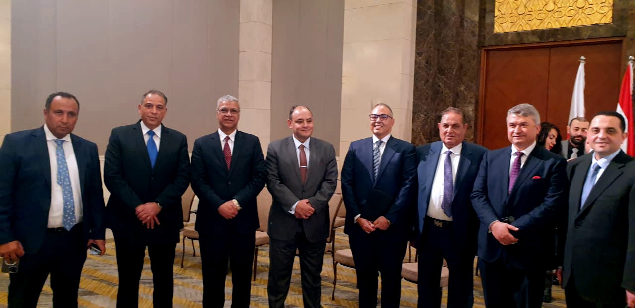 فوسفات مصر توقع عقود عمل مع الإمارات لإقامة مصنع كيماويات (6)
