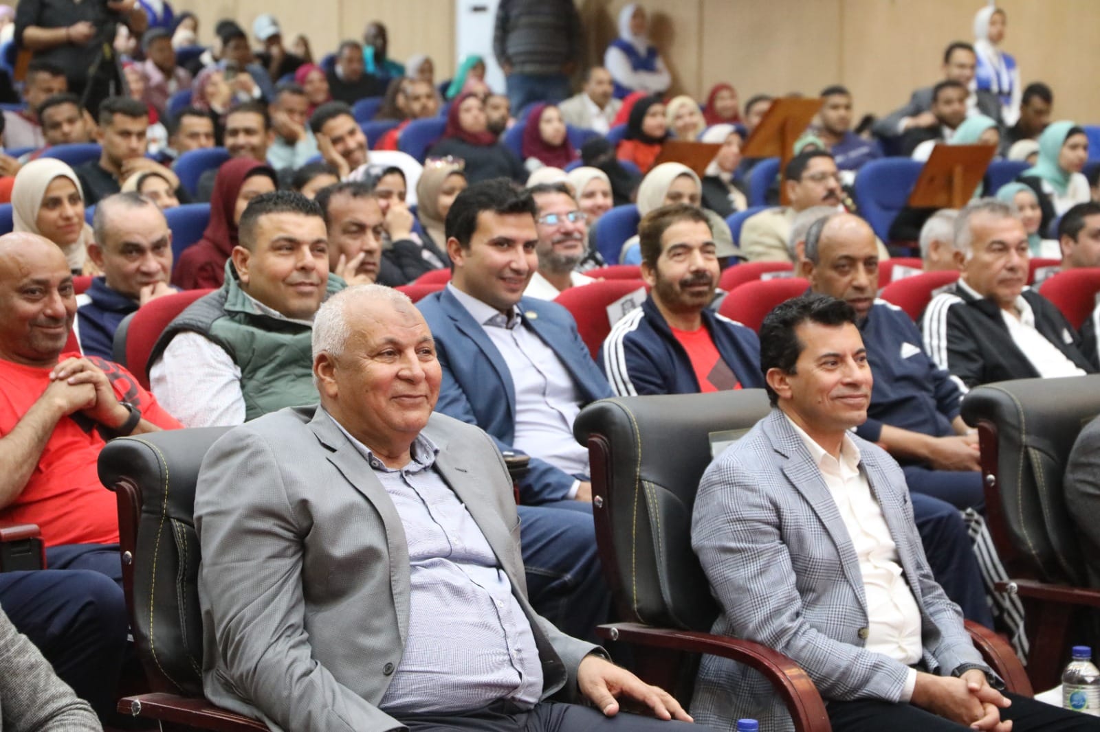 وزير الشباب والرياضة ومحافظ الوادي الجديد يُطلقان مبادرة مصر أولًا .. لا للتعصب (3)