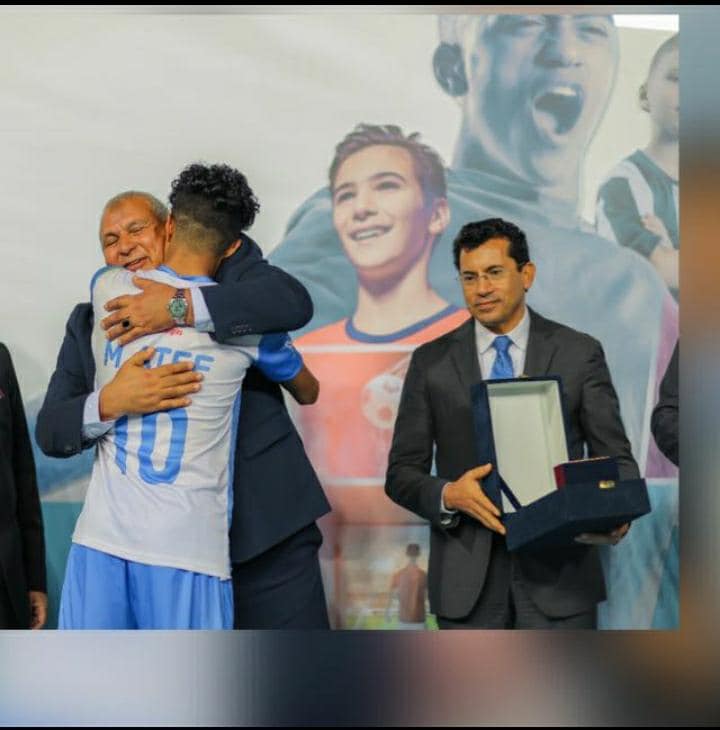 لاعب الوادي الجديد يصل فرنسا لمعايشة كروية (1)