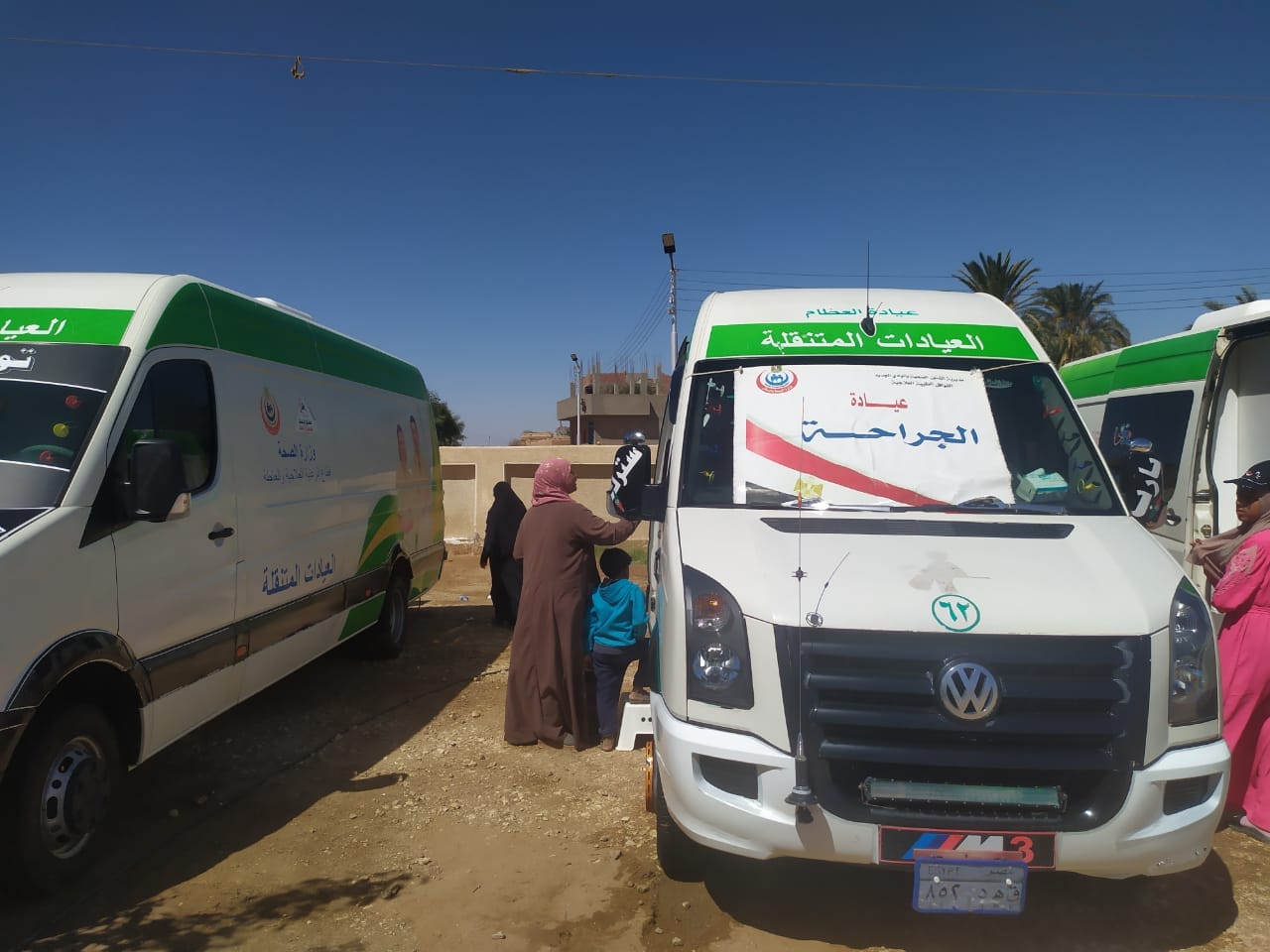 توقيع الكشف وصرف الدواء لـ770 مواطنا في قافلتين بالوادي الجديد (3)
