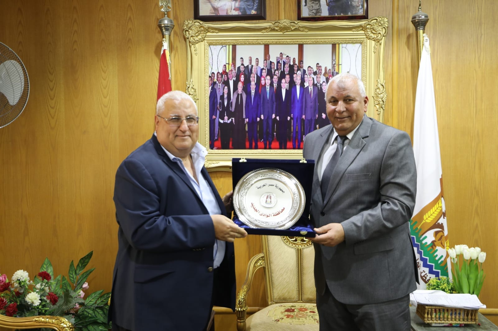 محافظ الوادي الجديد يستقبل رئيس مجلس إدارة البنك الزراعي المصري (2)