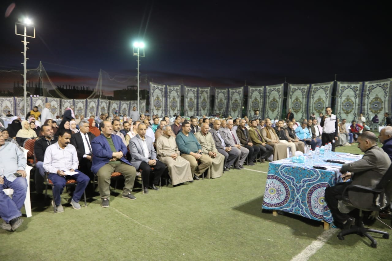 محافظ الوادي الجديد يزور مركز الداخلة ويلتقي الجماهير (2)