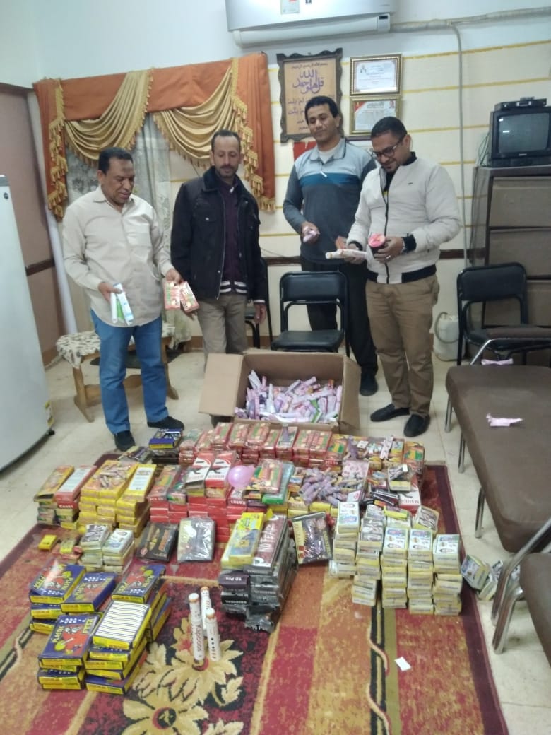 ضبط كميات الالعاب النارية بالوادي الجديد (3)