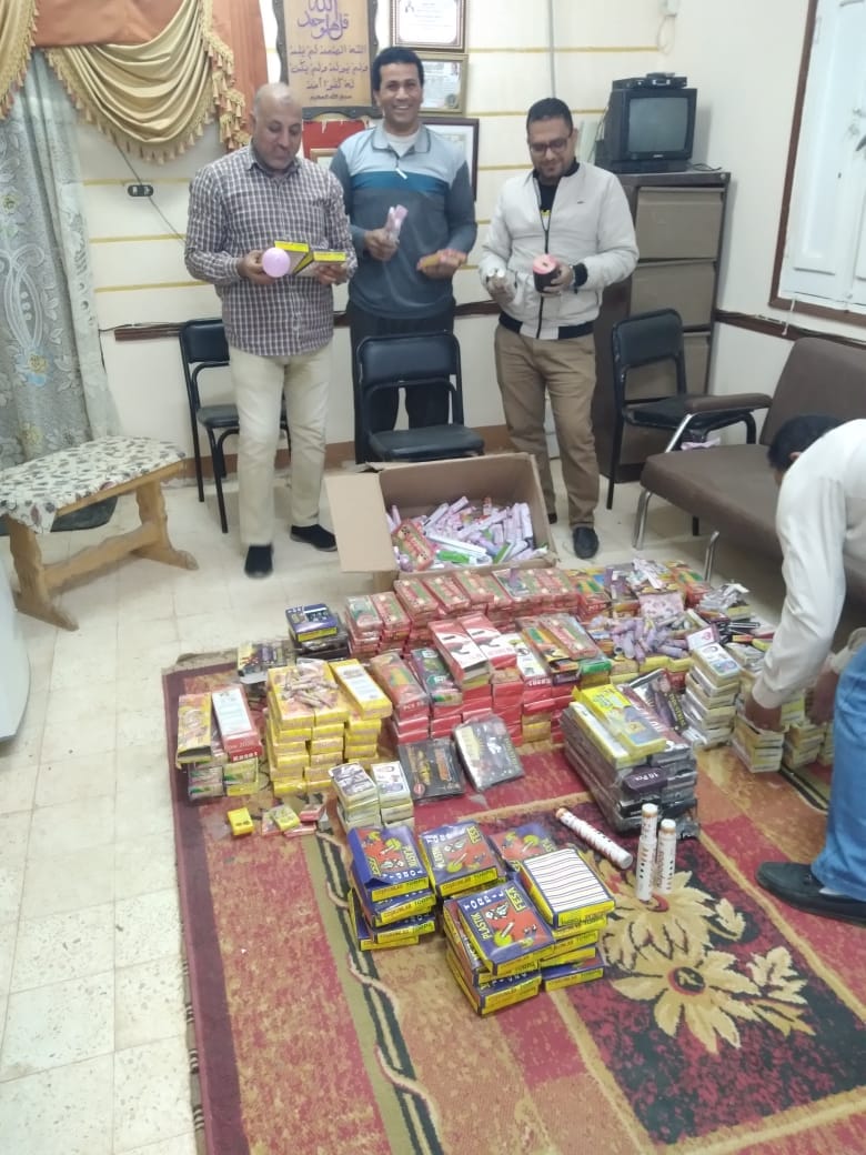 ضبط كميات الالعاب النارية بالوادي الجديد (5)