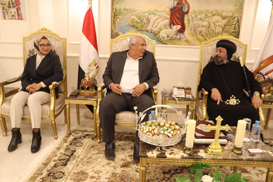 محافظ الوادي الجديد يقدم التهنئة بعيد القيامة المجيد (1)