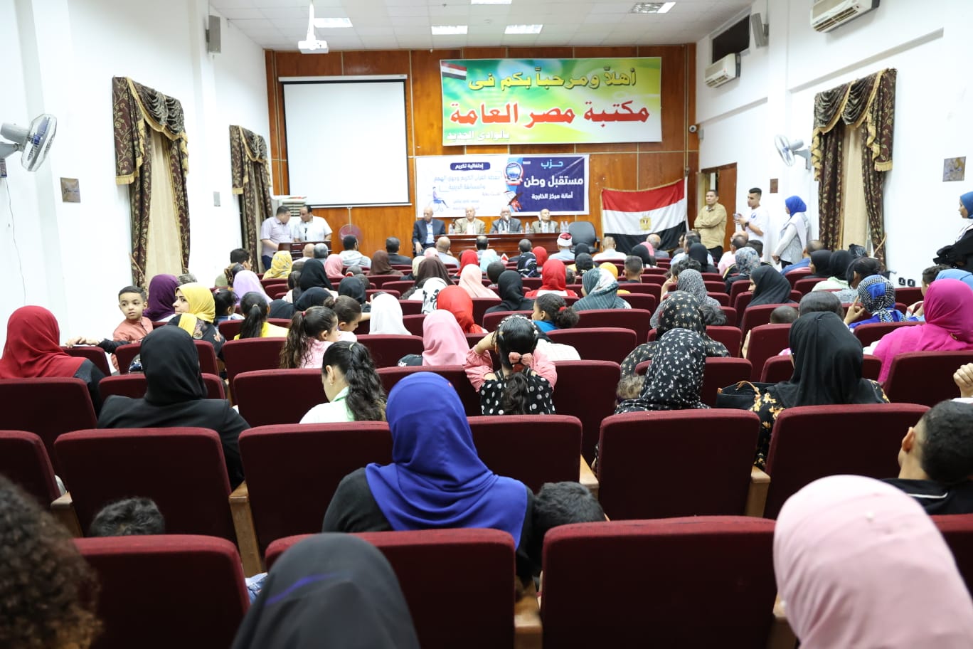 تكريم 70 فائزا في مسابقة دينية وحفظة القران الكريم وذوي الهمم والأيتام بالوادي الجديد (12)