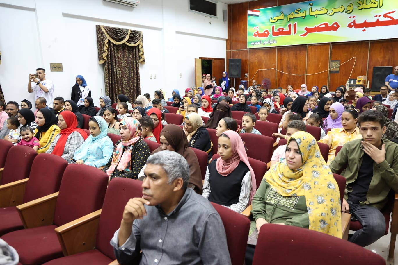 تكريم 70 فائزا في مسابقة دينية وحفظة القران الكريم وذوي الهمم والأيتام بالوادي الجديد (16)