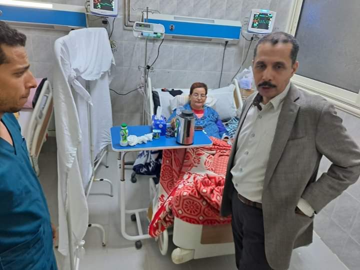 وكيل صحة الوادي الجديد يقرر صرف مكافأة للنوبتجية بمستشفى الفرافرة المركزى لإنضباط العمل (3)