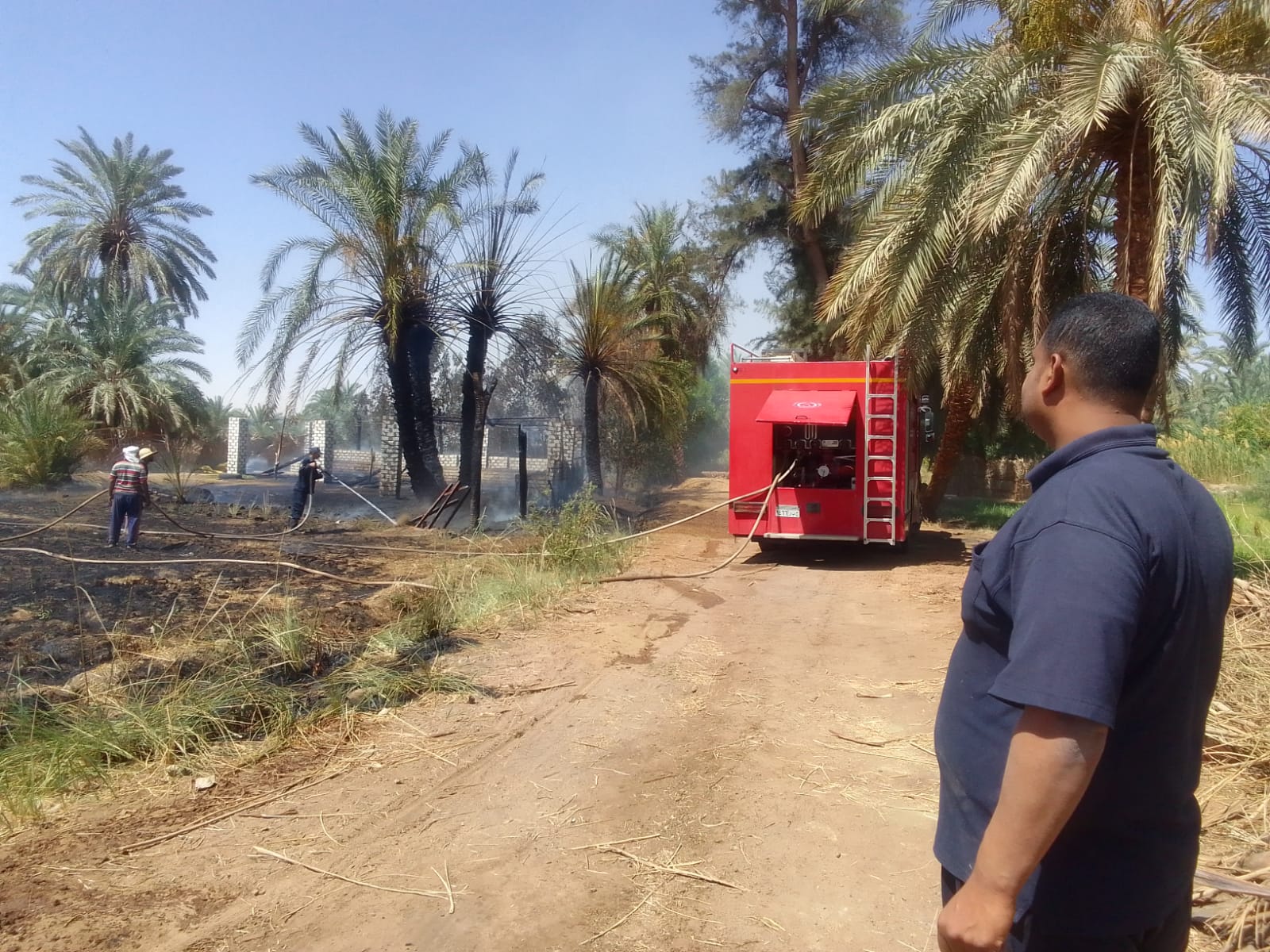 السيطرة على حريق محدود جنوب مركز الخارجة بالوادي الجديد (1)