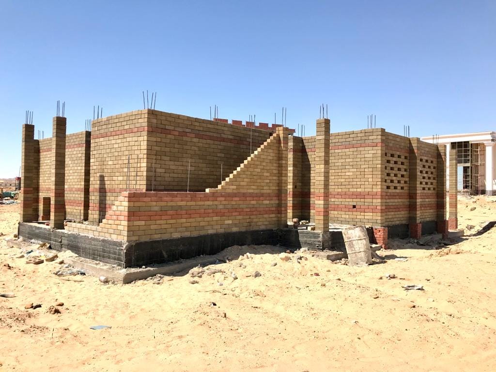 محافظ الوادي الجديد يزور مشروع مجمع المصالح الحكومية المميكن شمال الخارجة (8)