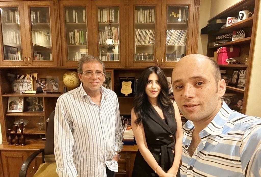 الإعلامية لبنى فوزي مع المخرج خالد يوسف