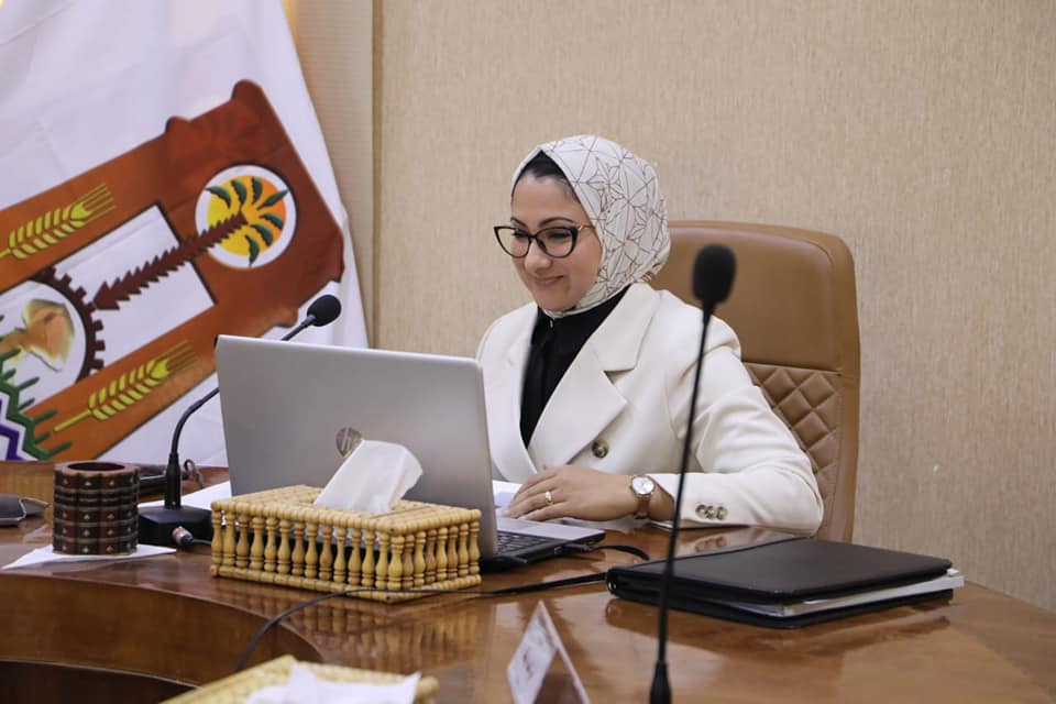 نائب محافظ الوادي الجديد تشارك بالاجتماع التمهيدي لمبادرة القرية الخضراء (1)