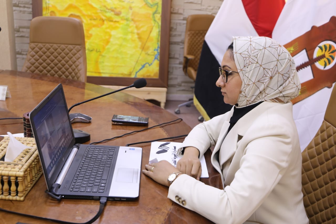 نائب محافظ الوادي الجديد تشارك بالاجتماع التمهيدي لمبادرة القرية الخضراء (2)