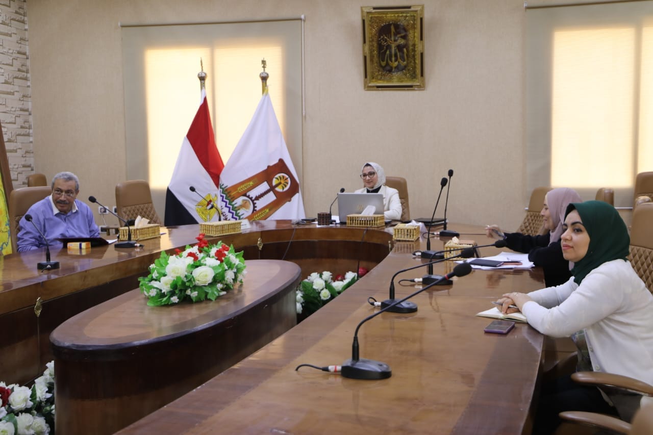 نائب محافظ الوادي الجديد تشارك بالاجتماع التمهيدي لمبادرة القرية الخضراء (3)