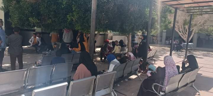 الكشف الطبي على 744 حالة مرضية في أول أيام قافلة 6 أكتوبر بالفرافرة (1)