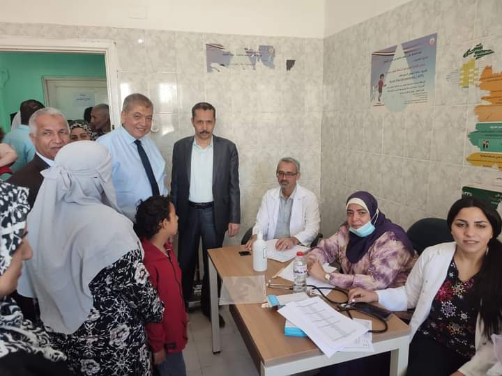 الكشف الطبي على 744 حالة مرضية في أول أيام قافلة 6 أكتوبر بالفرافرة (3)