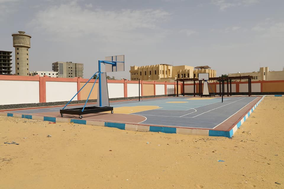 جولة تفقدية لمحافظ الوادي الجديد بمدارس الخارجة (7)