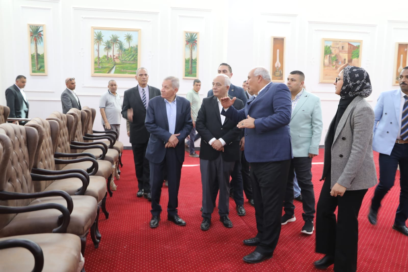 وزير التعليم يغرس نخلة ويتفقد انتقال مديرية الوادي الجديد لمجمع المصالح المميكن (4)
